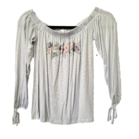 Ardene Tops - Embroidered off the shoulder blouse xs NEW with tags